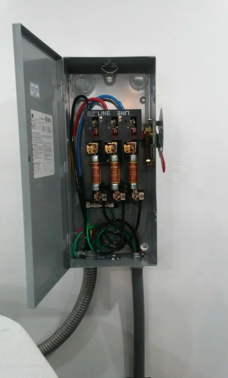Three-phase disconnect switch installed for Smoke Detector Installation in Pana